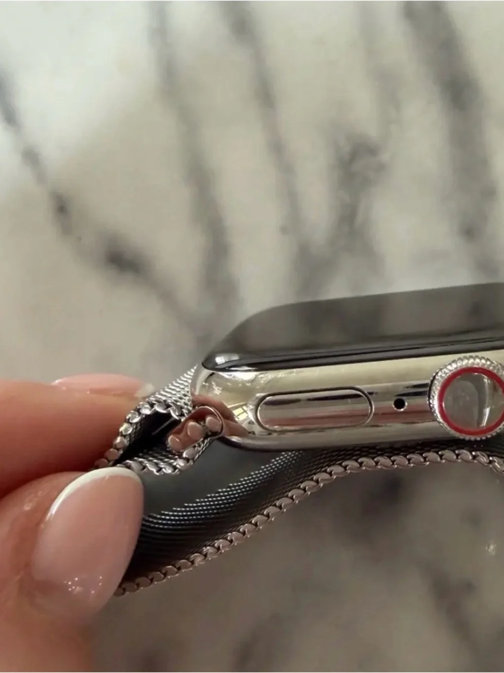 Smartwatch with Metallic Mesh Band - Gray